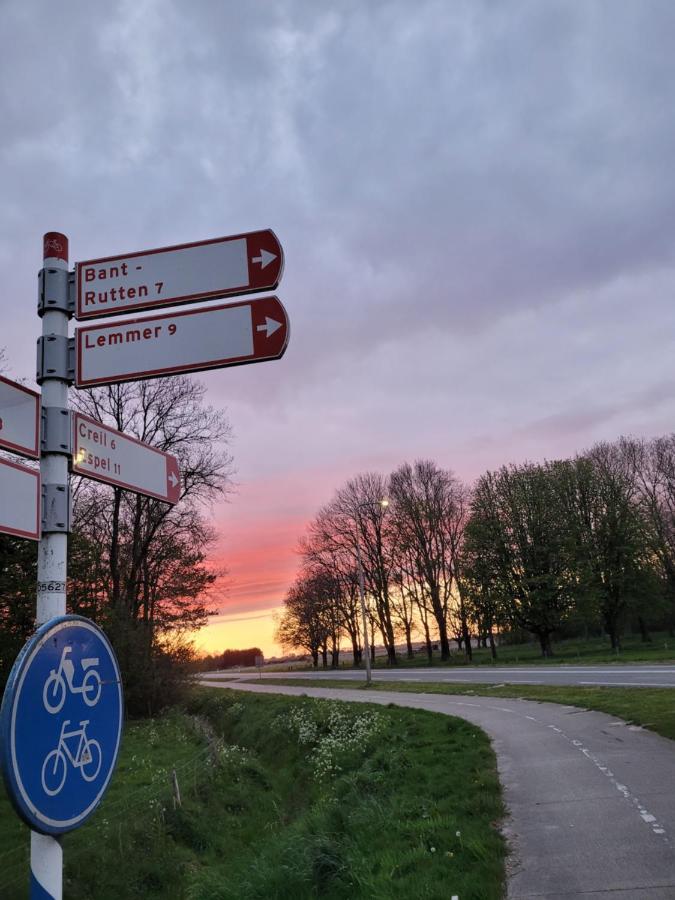 Vakantiehuis Aan Het Bos - Gelegen Aan De Tulpenroute Bant Exterior photo